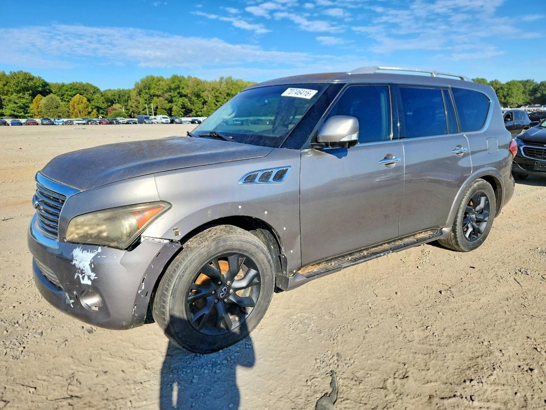 منظر 2011 INFINITI QX56 BASE، زاوية 1