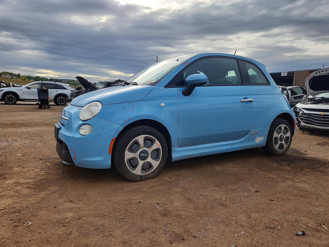 Vue de 2015 FIAT 500 ELECTRIC, angle 1