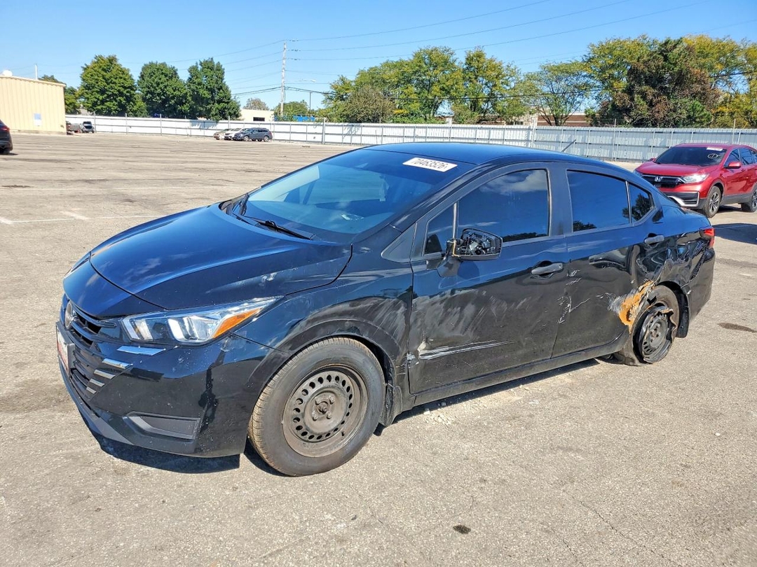 Vue de 2024 NISSAN VERSA S, angle 1