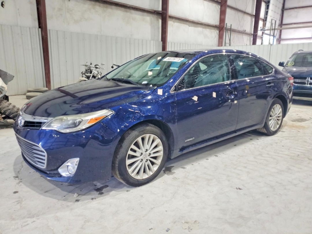 منظر 2013 TOYOTA AVALON HYBRID LIMITED، زاوية 1