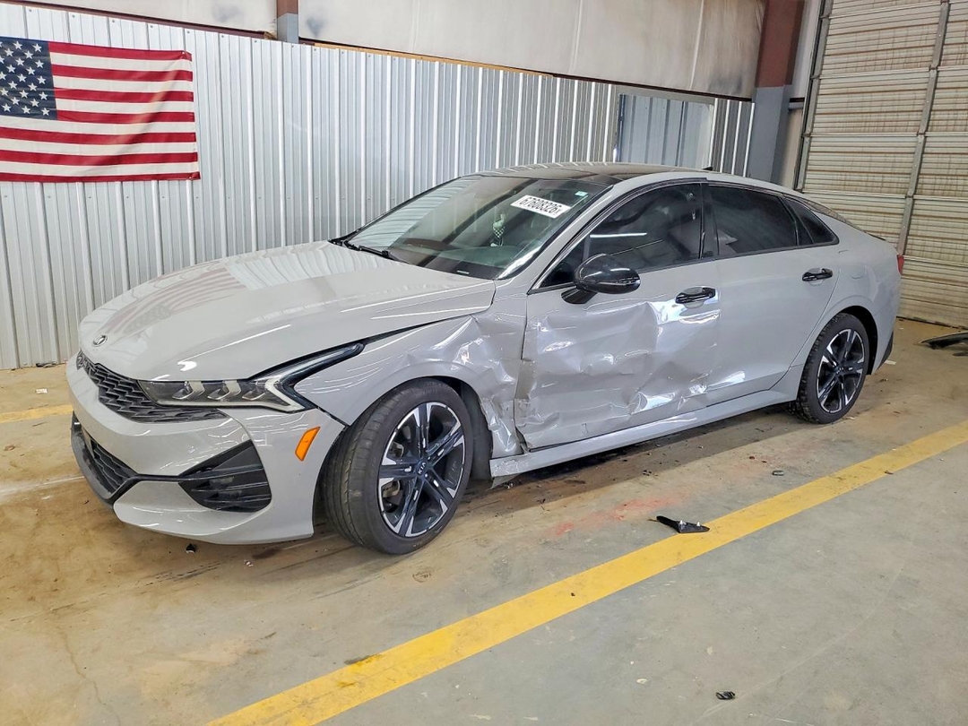 Vista de 2021 KIA K5 GT LINE, ángulo 1