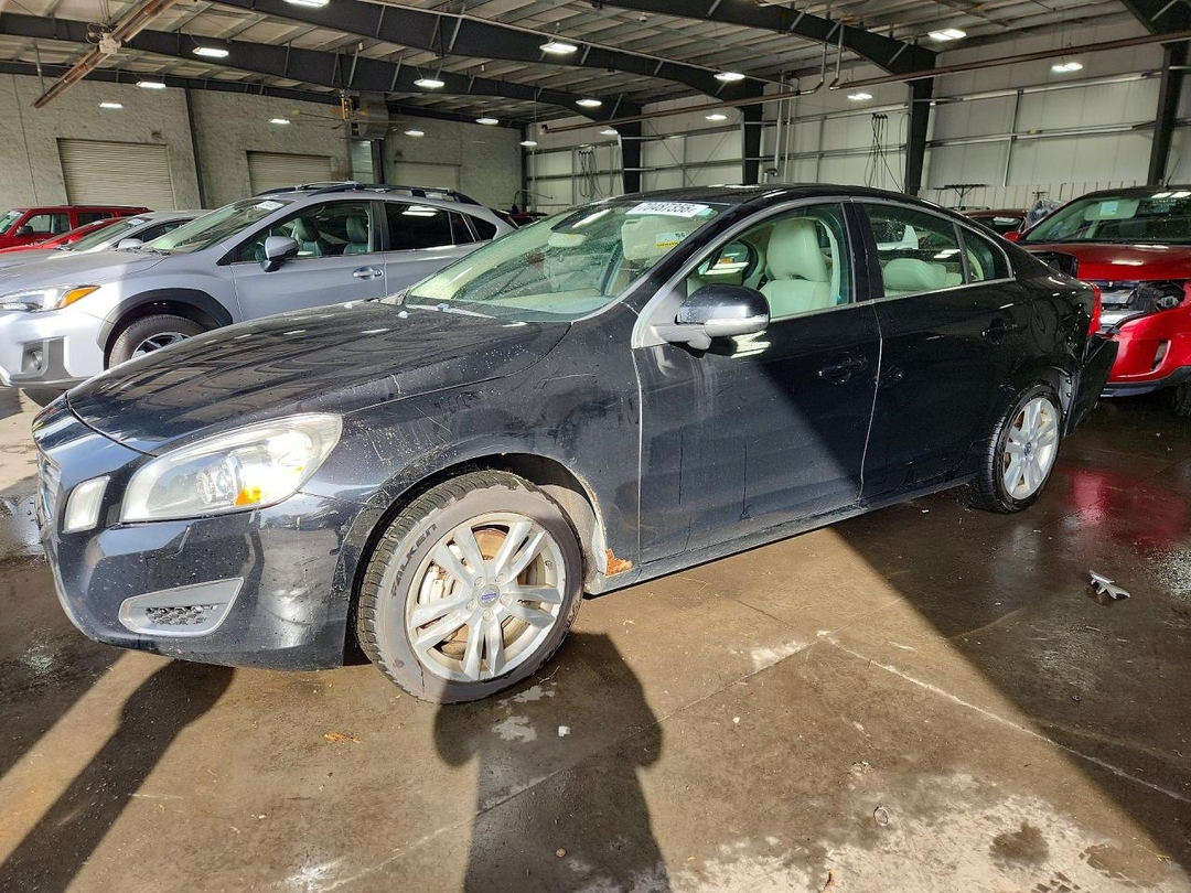 Vista de 2012 VOLVO S60 T6, ángulo 1