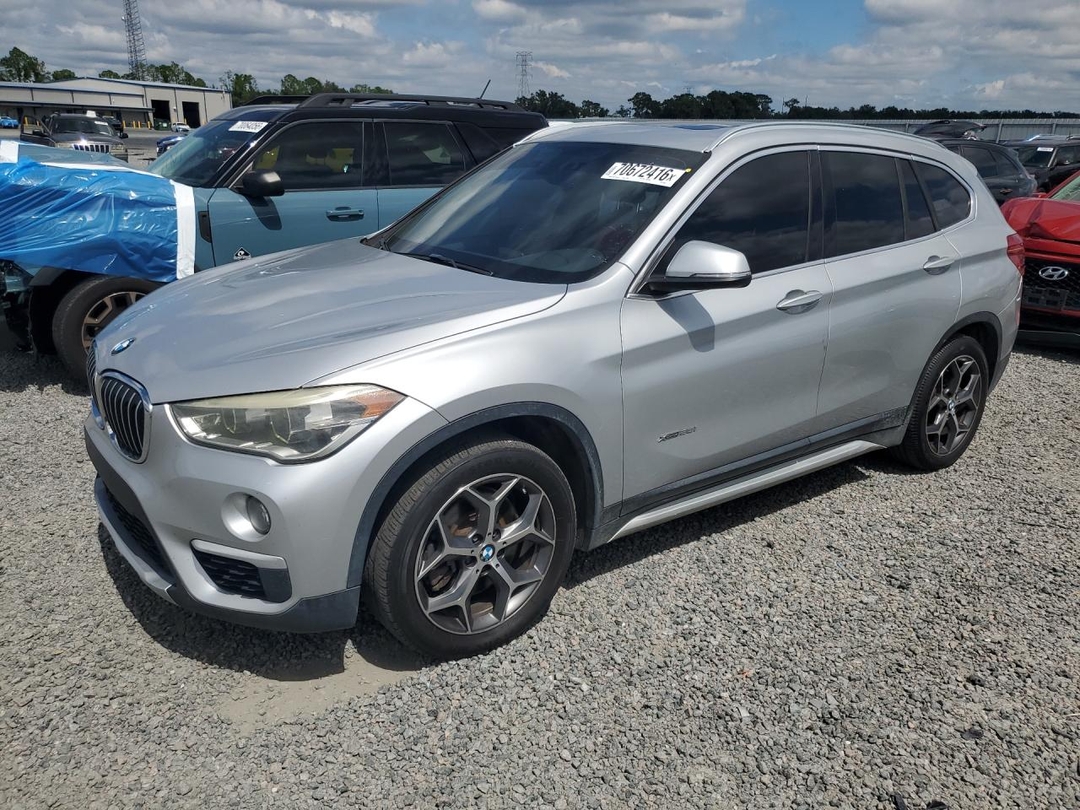 منظر 2017 BMW X1 XDRIVE28I، زاوية 1