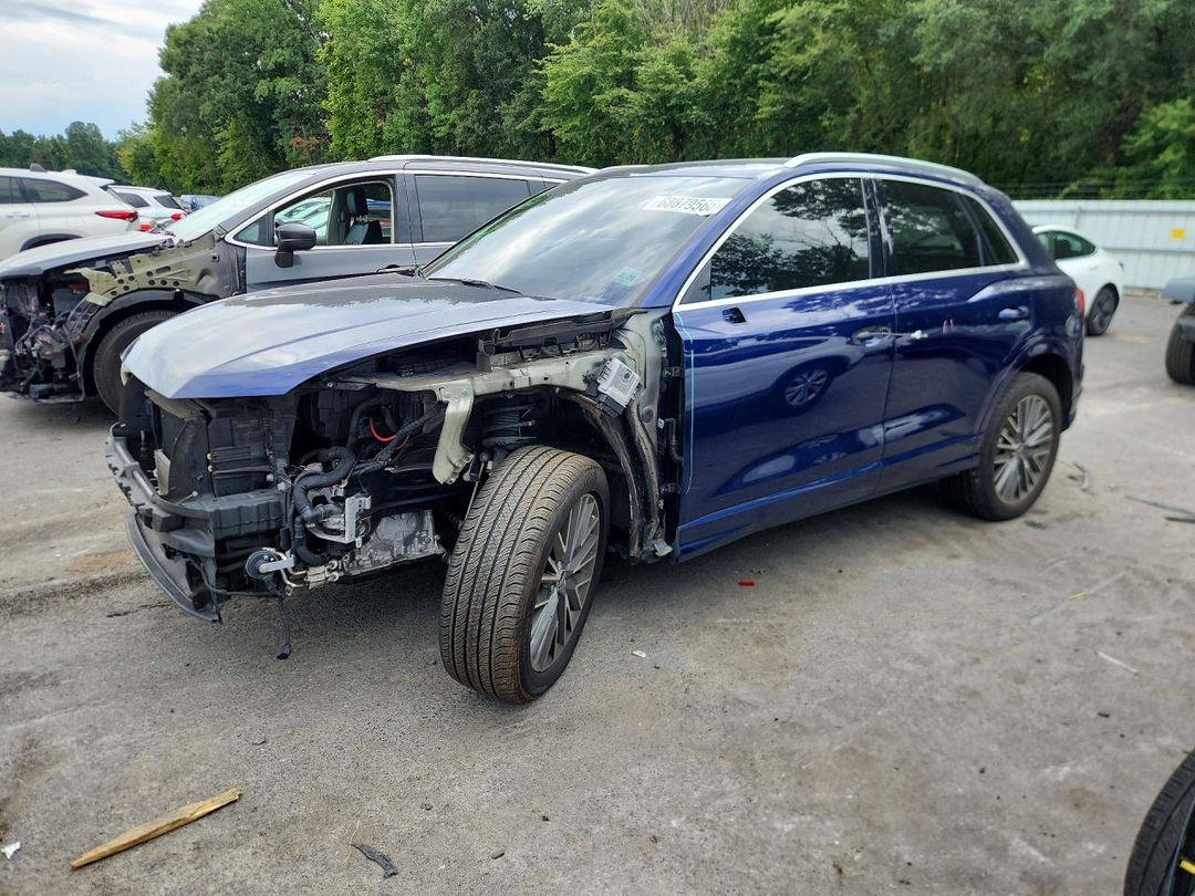 Вид 2022 AUDI Q3 PREMIUM 40, угол 1
