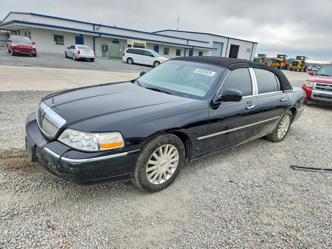 منظر 2003 LINCOLN TOWN CAR SIGNATURE، زاوية 1