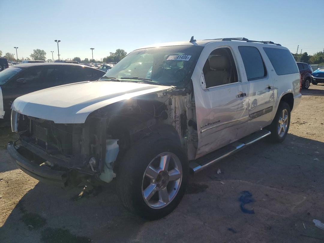 Vista de 2014 CHEVROLET SUBURBAN C1500 LTZ, ángulo 1
