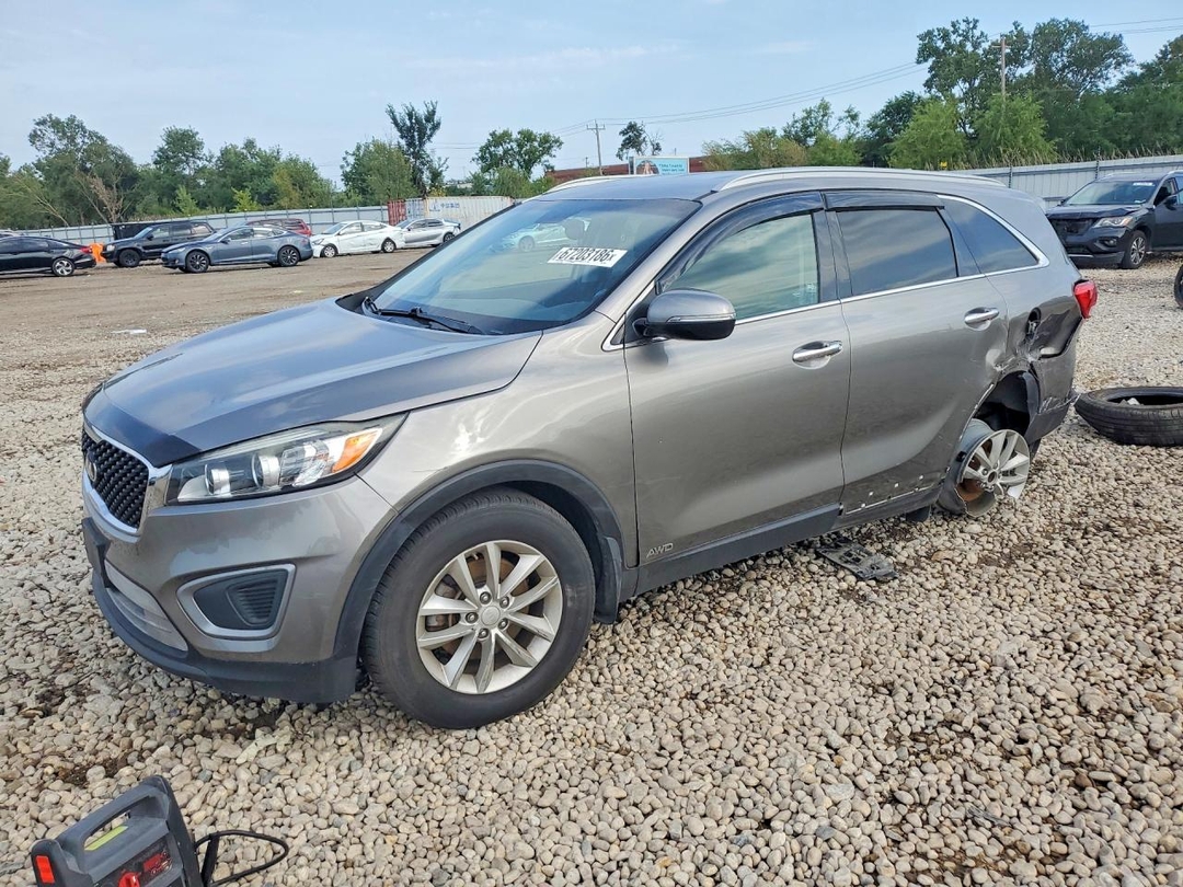 منظر 2016 KIA SORENTO LX، زاوية 1