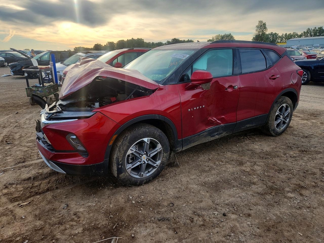 Вид 2024 CHEVROLET BLAZER 2LT, угол 1