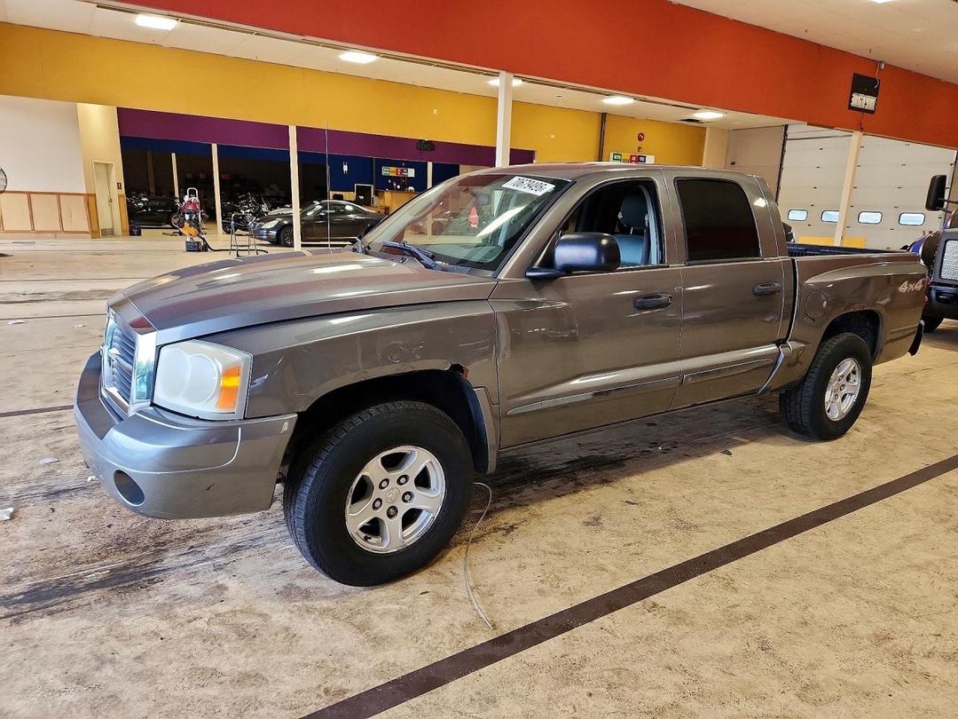 Vue de 2005 DODGE DAKOTA QUAD SLT, angle 1
