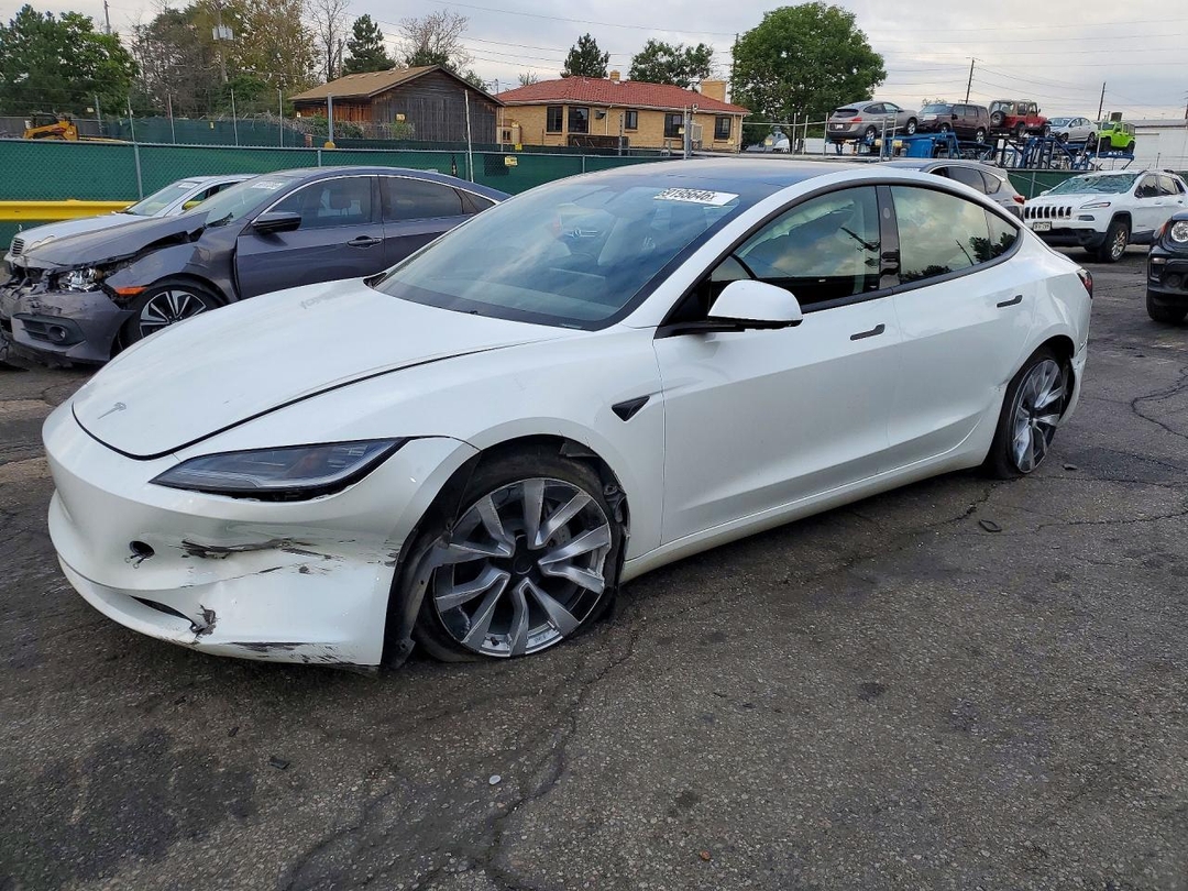 منظر 2025 TESLA MODEL 3، زاوية 1