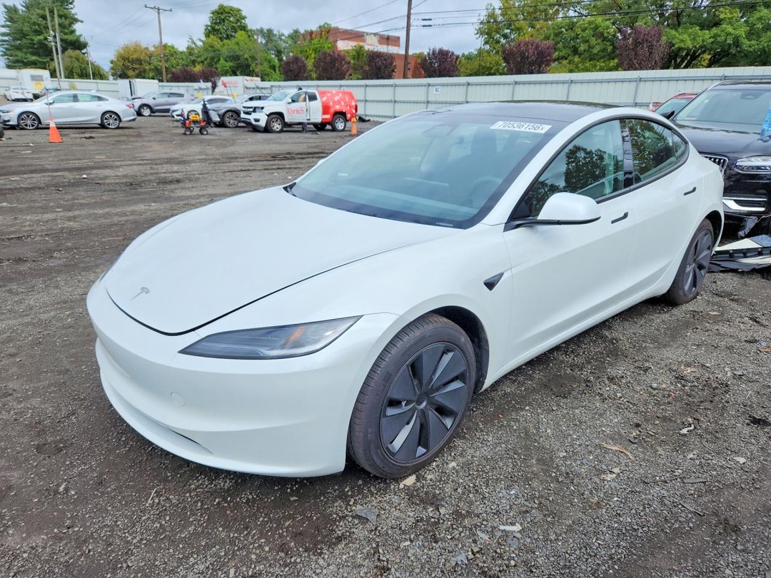 Vue de 2025 TESLA MODEL 3, angle 1