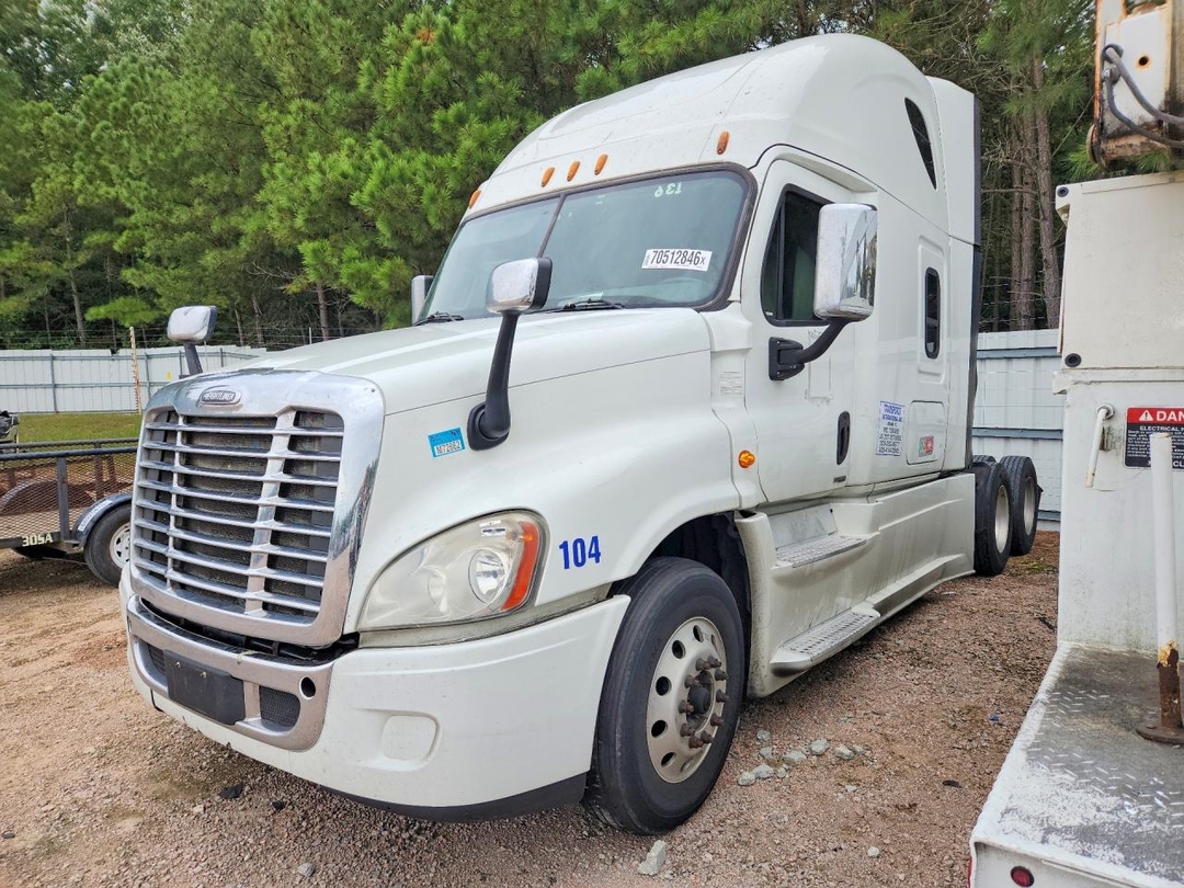 منظر 2016 FREIGHTLINER CASCADIA 125، زاوية 1