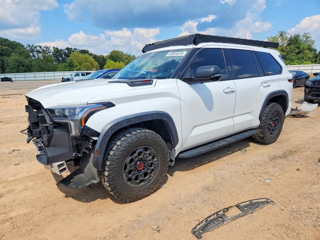 Vue de 2023 TOYOTA SEQUOIA TRD PRO, angle 1