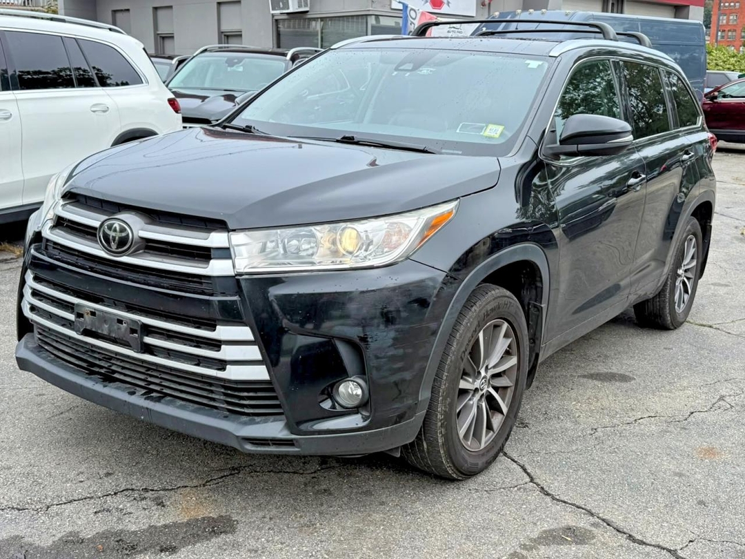 Вид 2018 TOYOTA HIGHLANDER XLE, угол 1