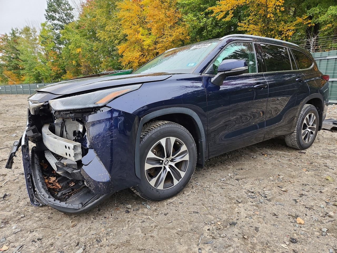 Vista de 2022 TOYOTA HIGHLANDER XLE, ángulo 1
