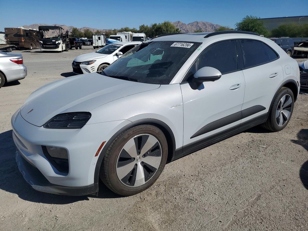 Вид 2026 PORSCHE MACAN 4, угол 1