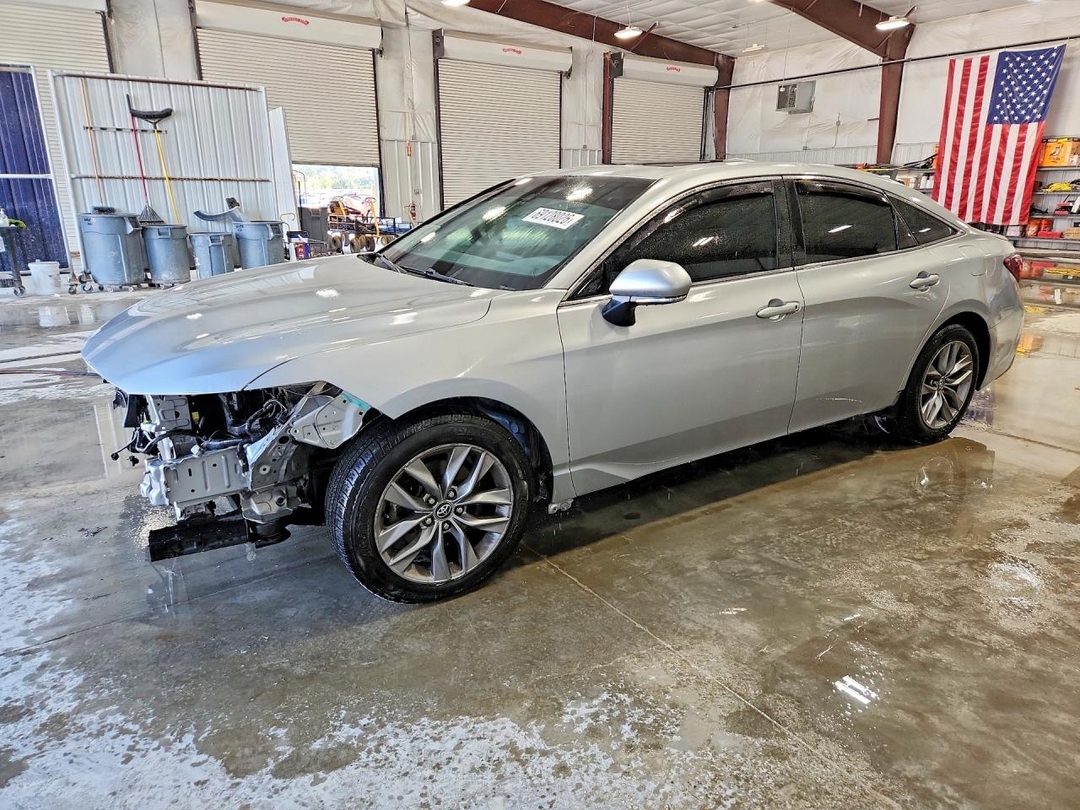 Vista de 2020 TOYOTA AVALON XLE, ángulo 1