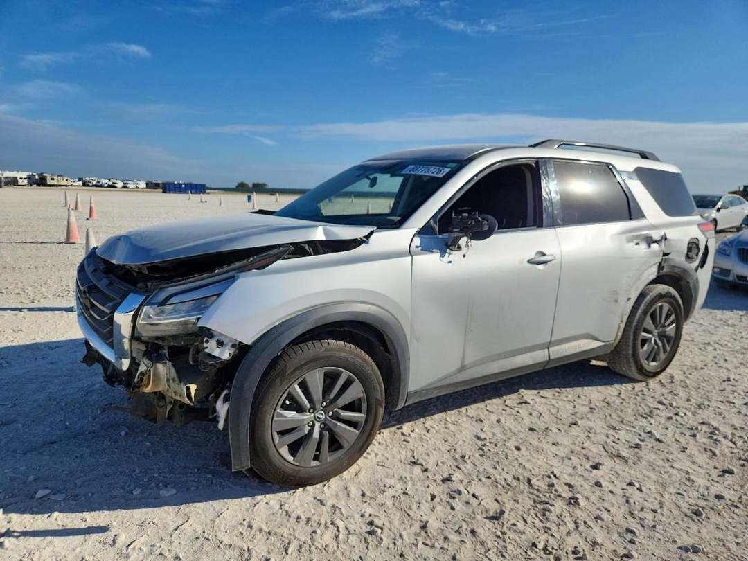 Vedere 2022 NISSAN PATHFINDER SV, unghi 1
