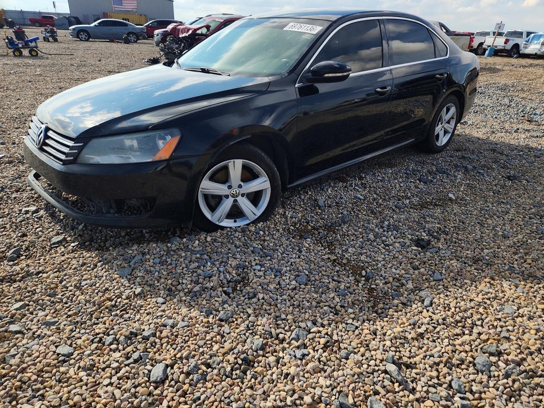 Vista de 2012 VOLKSWAGEN PASSAT SE, ángulo 1