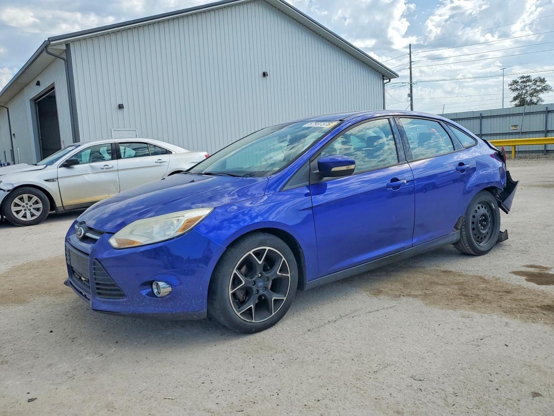 Vue de 2013 FORD FOCUS SE, angle 1