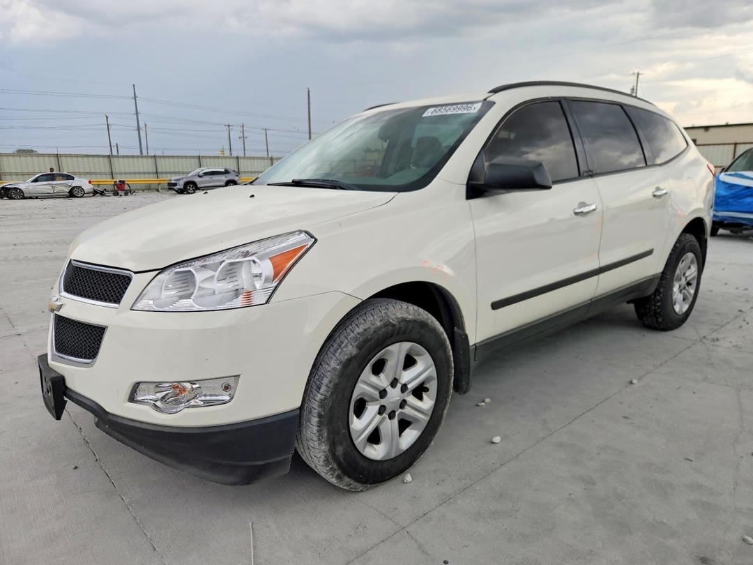 Vue de 2012 CHEVROLET TRAVERSE LS, angle 1