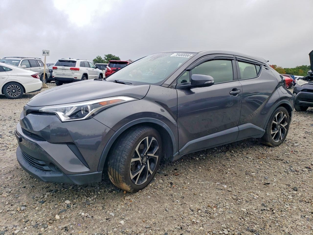 منظر 2019 TOYOTA C-HR XLE، زاوية 1