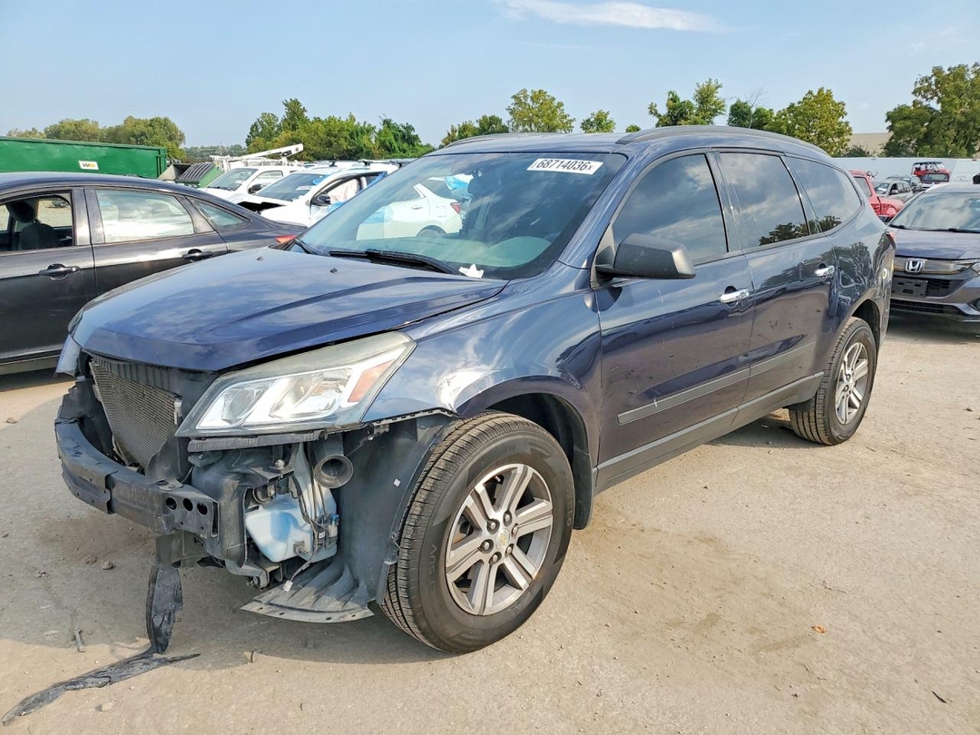 Вид 2017 CHEVROLET TRAVERSE LS, угол 1