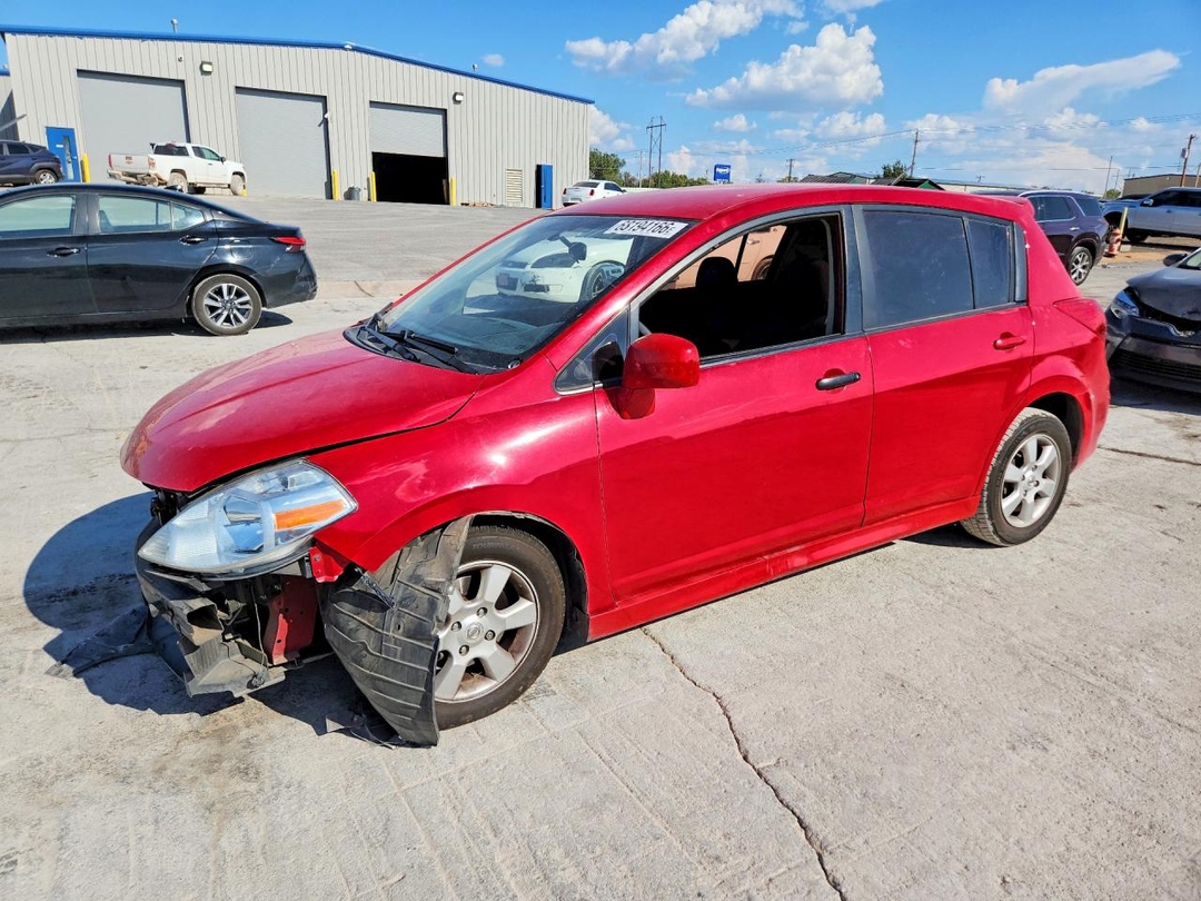Vista de 2010 NISSAN VERSA 1.8 S, ángulo 1