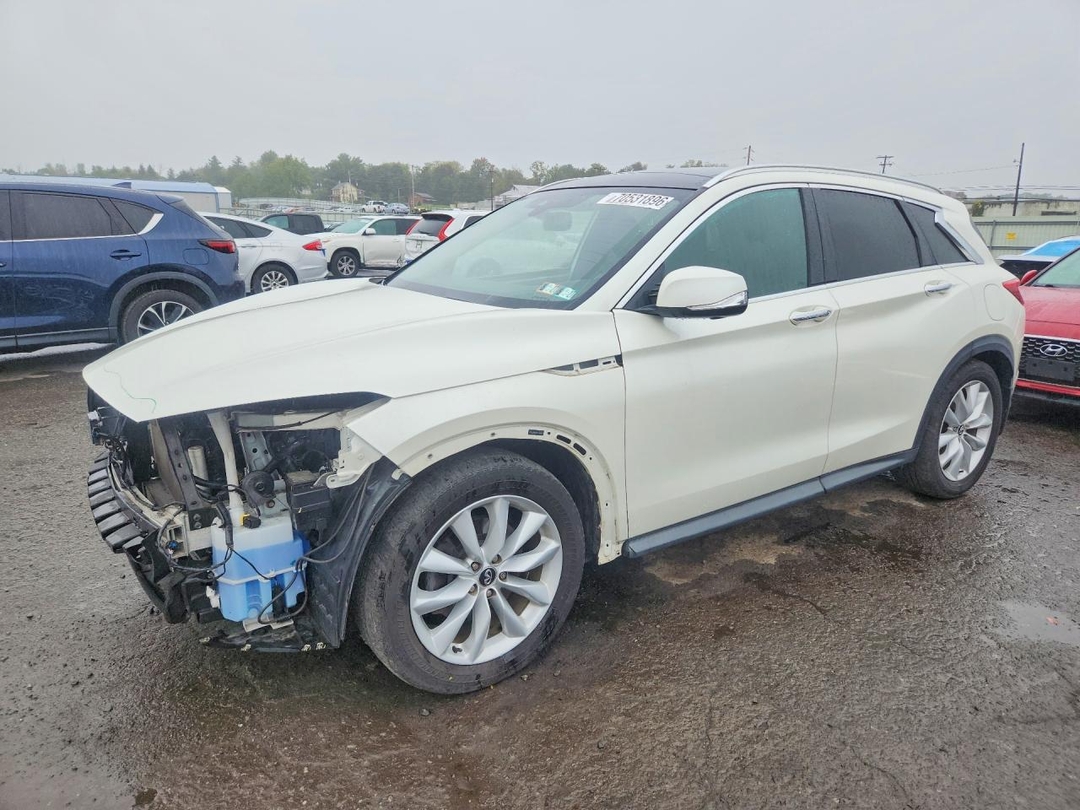 Vue de 2019 INFINITI QX50 ESSENTIAL, angle 1