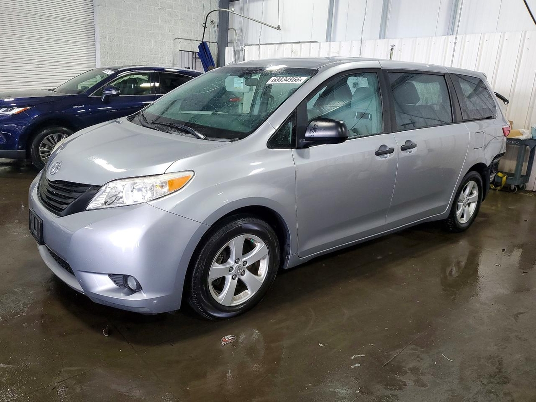 Vue de 2017 TOYOTA SIENNA L 7-PASSENGER, angle 1