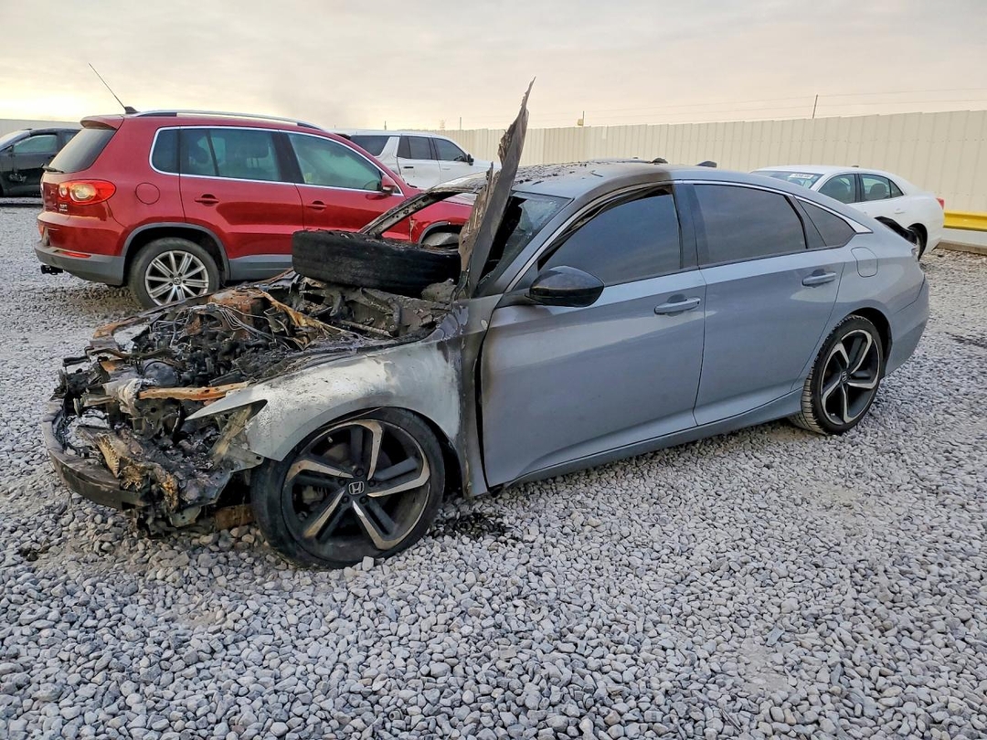 Vue de 2022 HONDA ACCORD SPORT SE, angle 1
