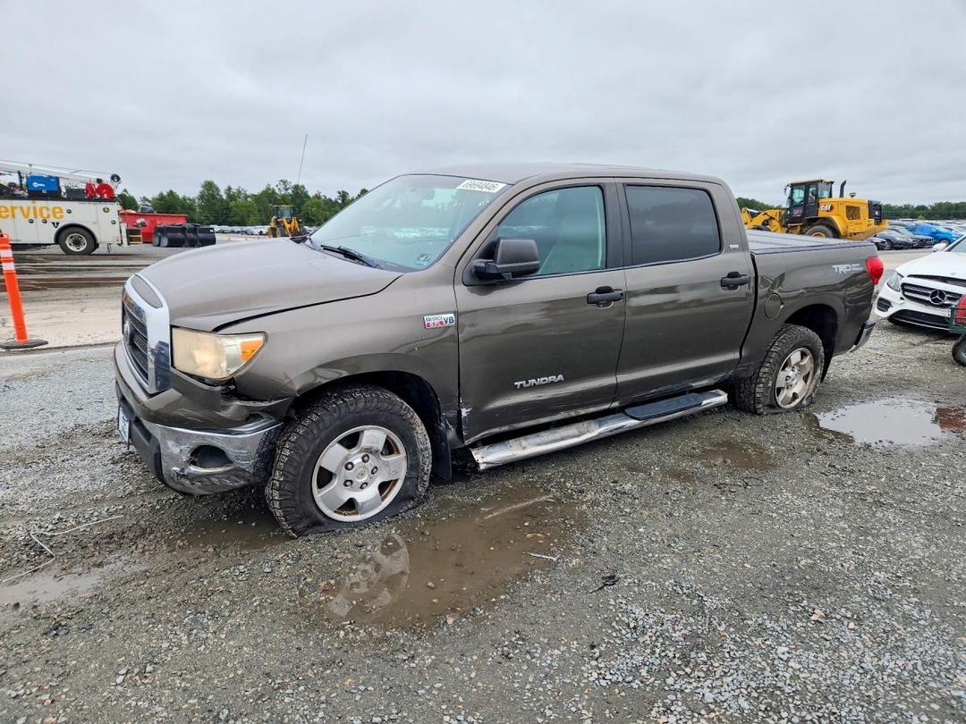 Vue de 2008 TOYOTA TUNDRA SR5, angle 1