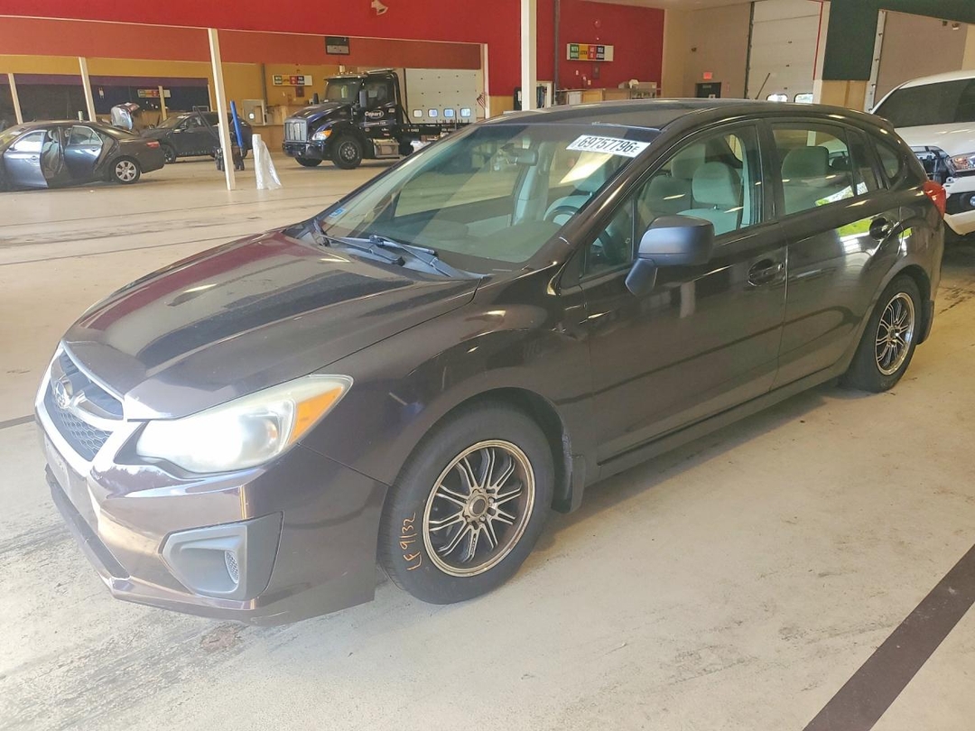Vue de 2013 SUBARU IMPREZA, angle 1
