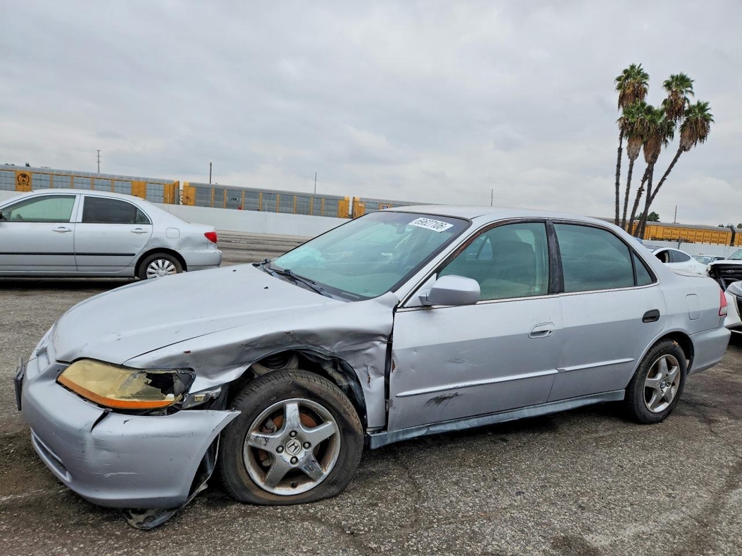 Vista de 2002 HONDA ACCORD LX, ángulo 1