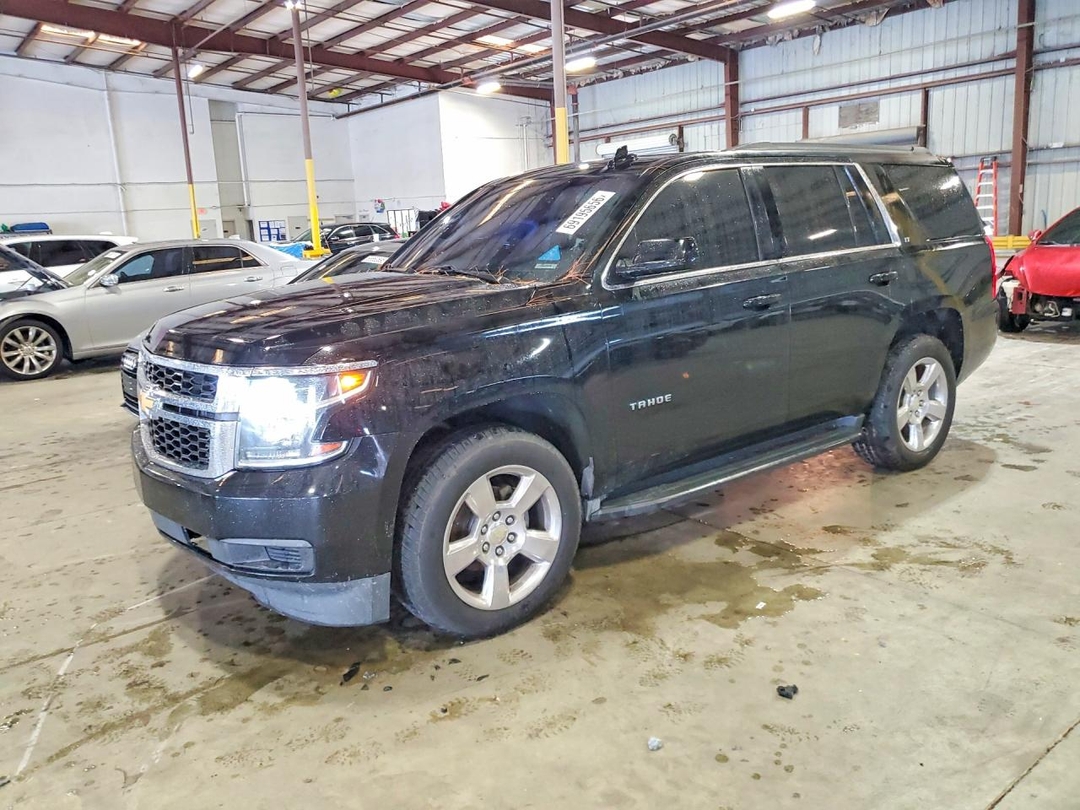 Vue de 2015 CHEVROLET TAHOE K1500 LT, angle 1