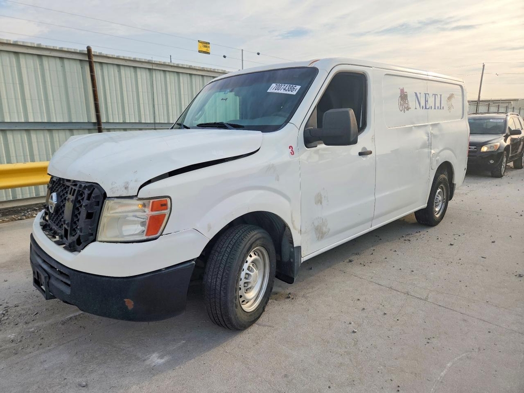 Vue de 2012 NISSAN NV2500 DELIVERY VAN, angle 1