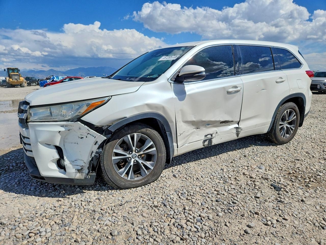 Vedere 2017 TOYOTA HIGHLANDER LE PLUS, unghi 1
