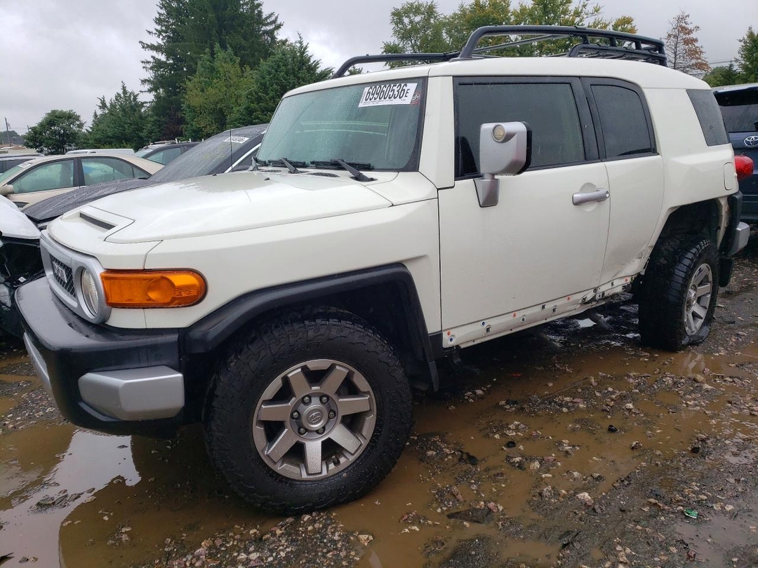 منظر 2014 TOYOTA FJ CRUISER BASE، زاوية 1