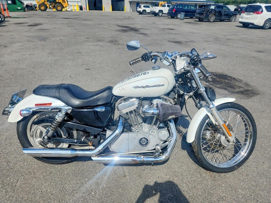 Vista de 2005 HARLEY-DAVIDSON XL883 C, ángulo 1