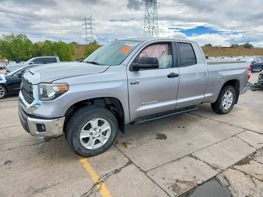 Vue de 2019 TOYOTA TUNDRA SR5, angle 1