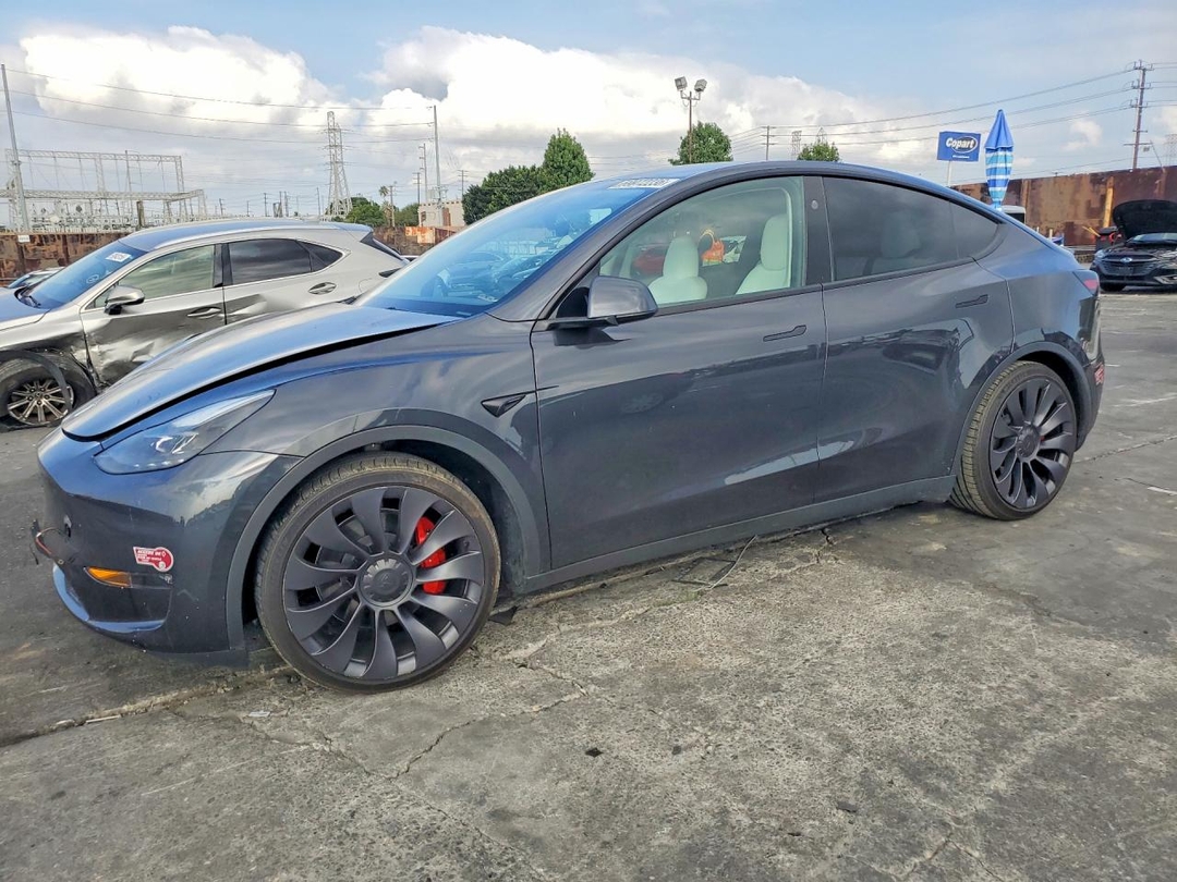 Vista de 2024 TESLA MODEL Y, ángulo 1