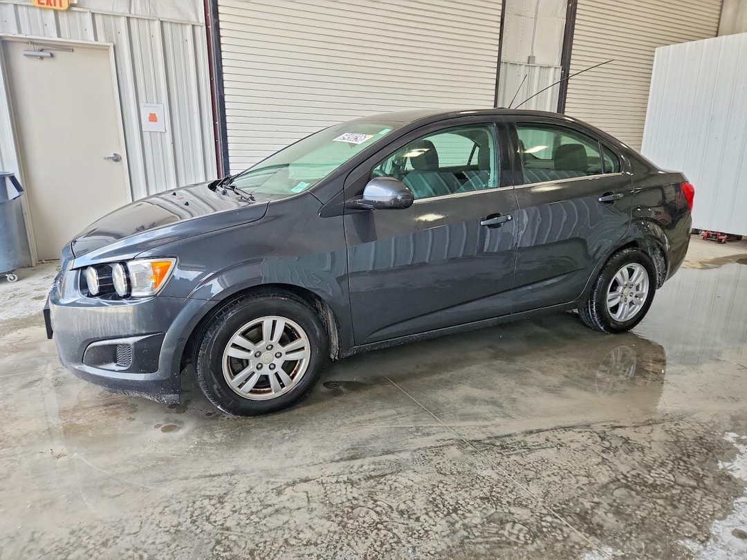 Вид 2016 CHEVROLET SONIC LT, угол 1