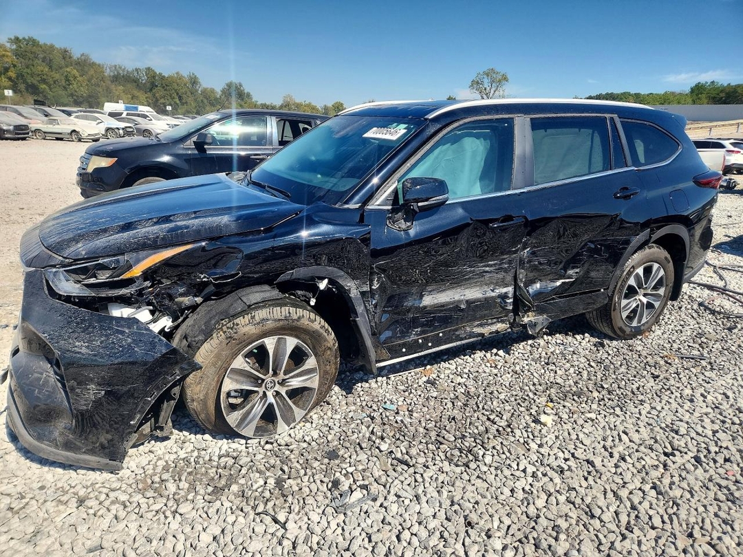 Vista de 2026 TOYOTA HIGHLANDER XLE, ángulo 1