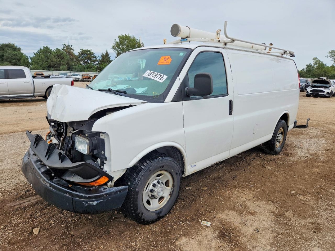 منظر 2014 CHEVROLET EXPRESS G2500، زاوية 1