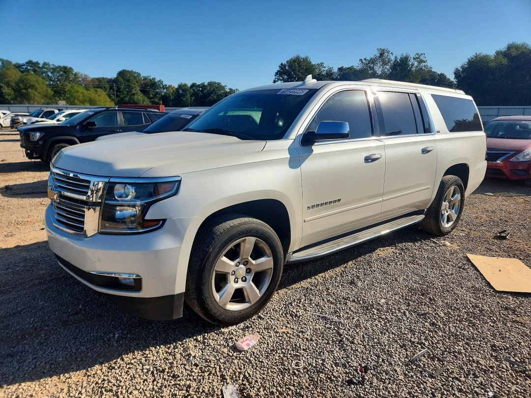Vue de 2015 CHEVROLET SUBURBAN C1500 LTZ, angle 1