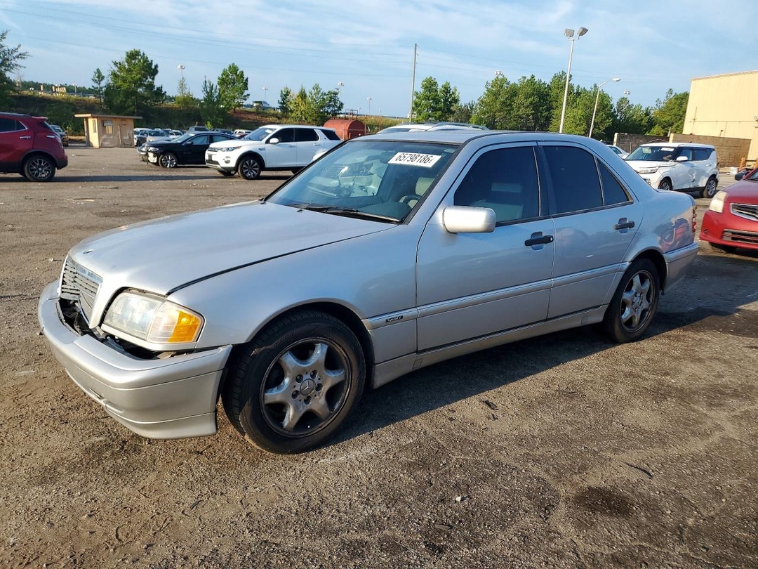 Vue de 2000 MERCEDES-BENZ C 230, angle 1
