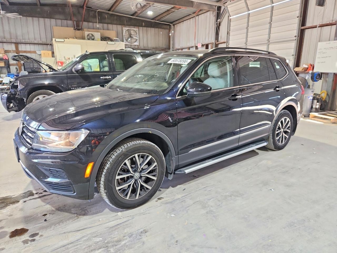 Vista de 2020 VOLKSWAGEN TIGUAN SE, ángulo 1