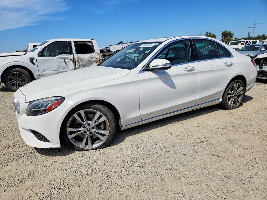 Vista de 2019 MERCEDES-BENZ C 300, ángulo 1