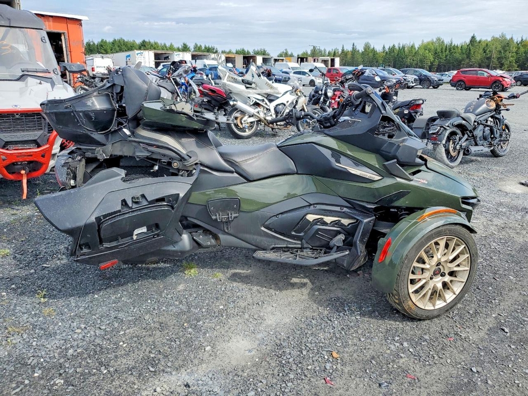 Вид 2023 CAN-AM SPYDER ROADSTER RT, угол 1