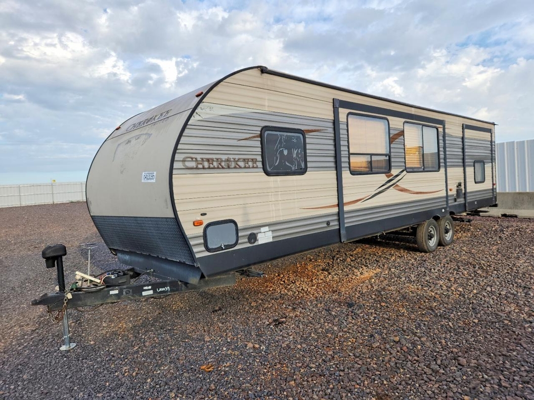 Vue de 2015 FOREST RIVER CHEROKEE CAMPER, angle 1